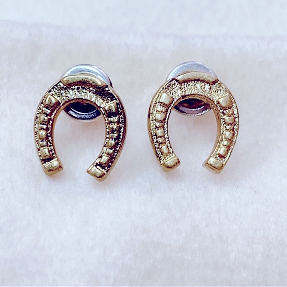 ❣️$25/3❣️Tiny Horseshoe Stud Earrings - Picture 3 of 8